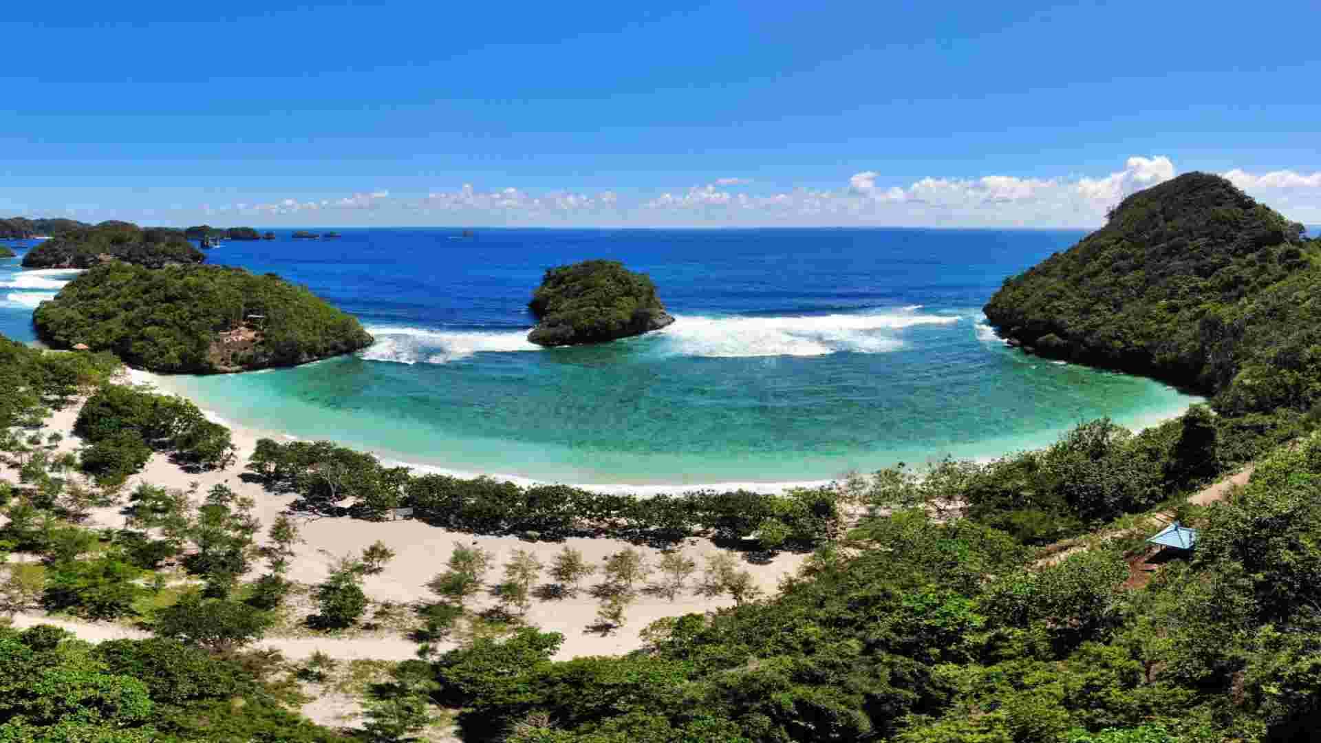 Pantai Teluk Asmara